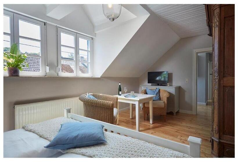 بنسيون Weingut & Gästehaus Giwergreif