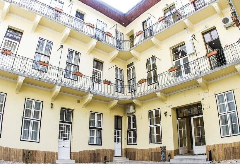 Central Hotel 21 And Apartments