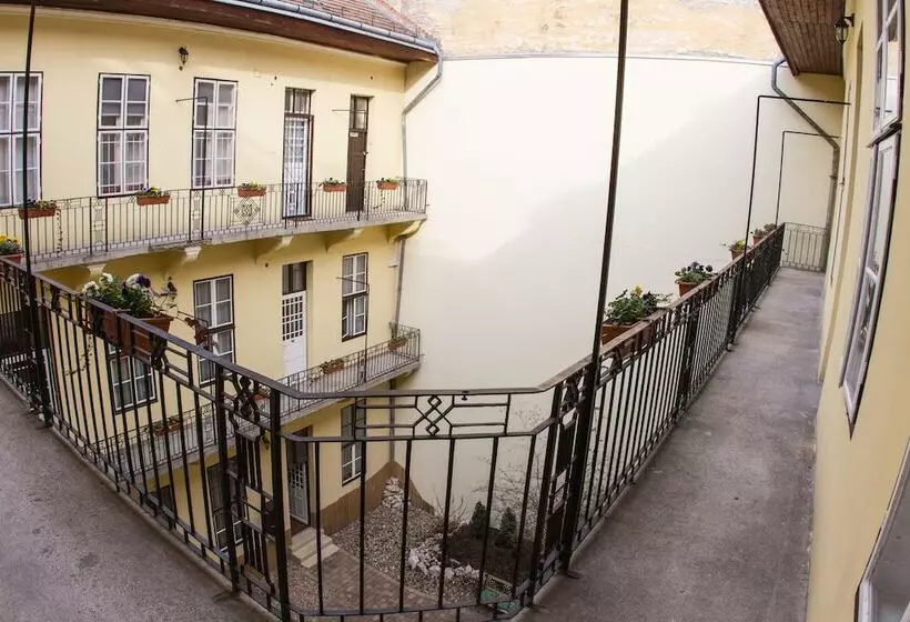 Central Hotel 21 And Apartments