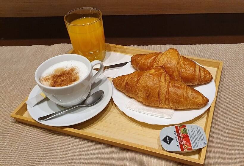 Central Hotel 21 And Apartments