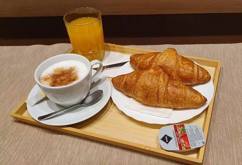 Central Hotel 21 And Apartments