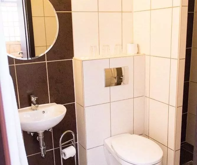 Central Hotel 21 And Apartments