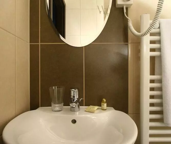 Central Hotel 21 And Apartments