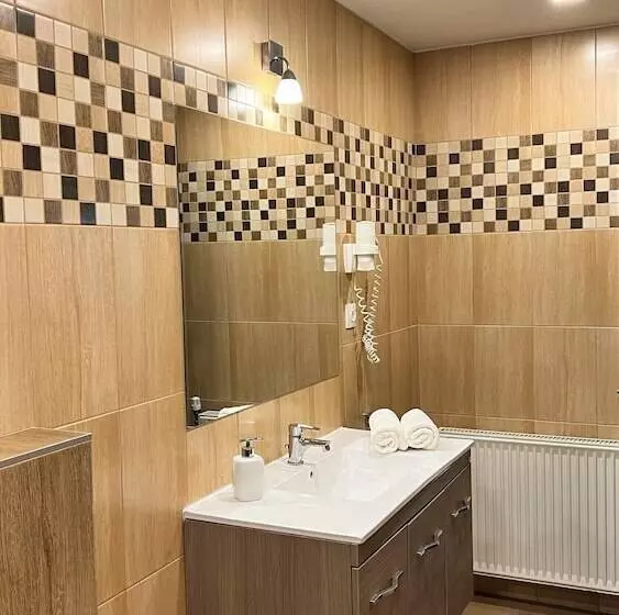 Central Hotel 21 And Apartments