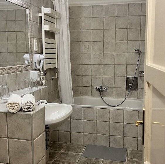 Central Hotel 21 And Apartments