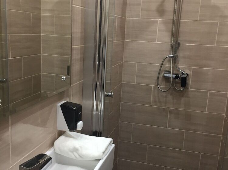 Central Hotel 21 And Apartments