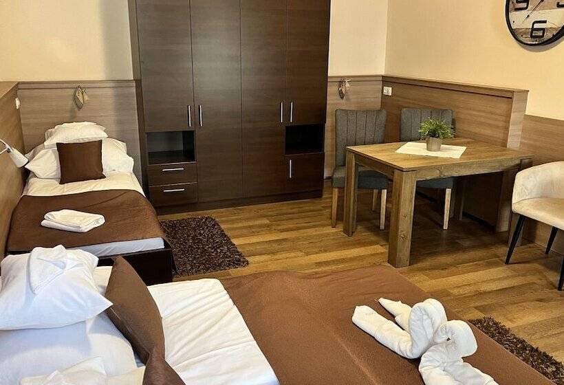 Central Hotel 21 And Apartments