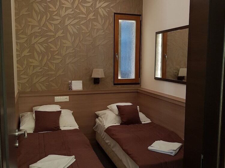 Central Hotel 21 And Apartments