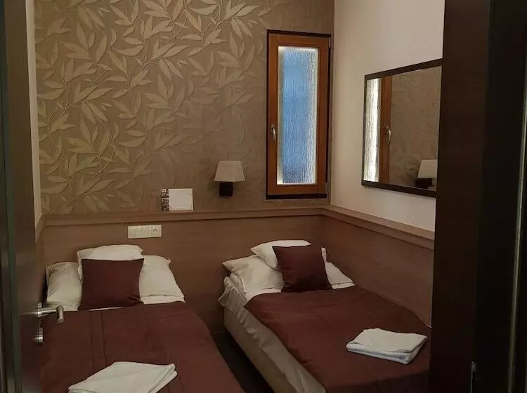 Central Hotel 21 And Apartments