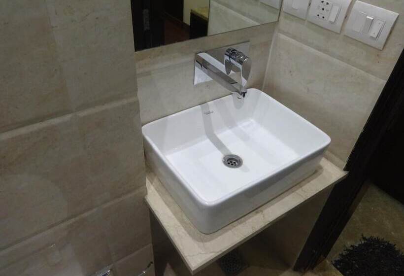 هتل Chanchal Continental