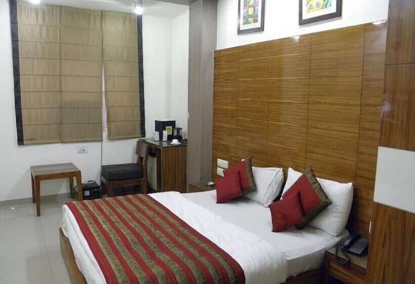 هتل Chanchal Continental