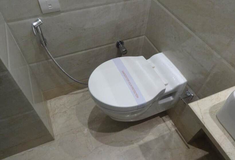 هتل Chanchal Continental