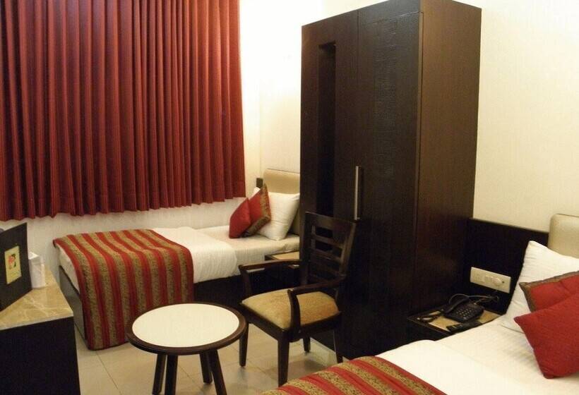 هتل Chanchal Continental