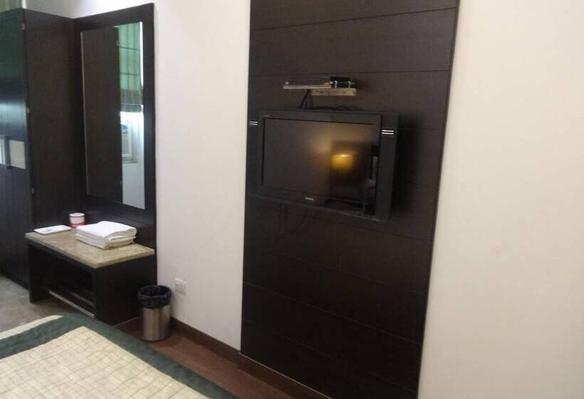 هتل Chanchal Continental