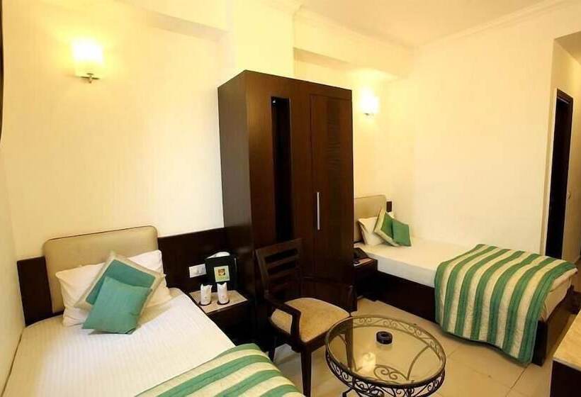 هتل Chanchal Continental