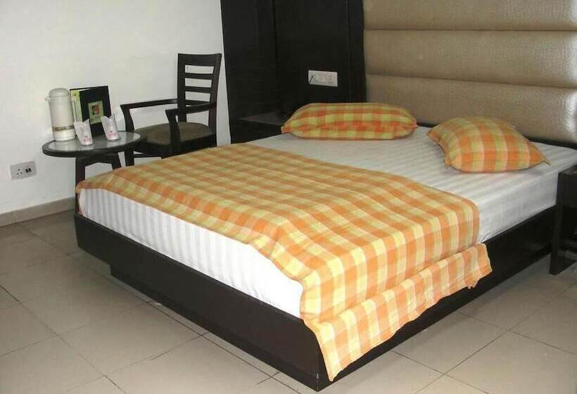 هتل Chanchal Continental