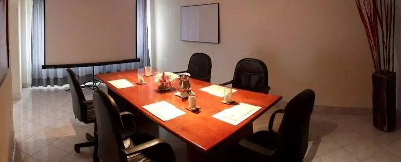 Charlies Place Hotel & Spa