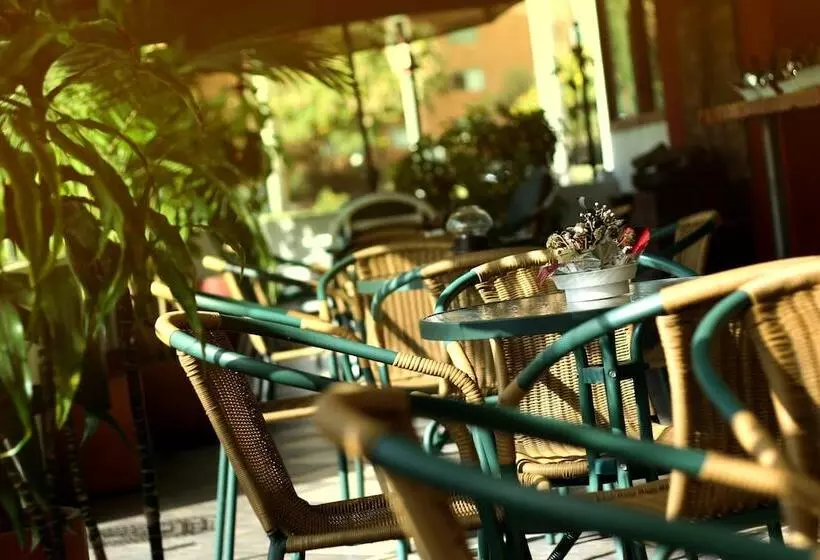 Charlies Place Hotel & Spa