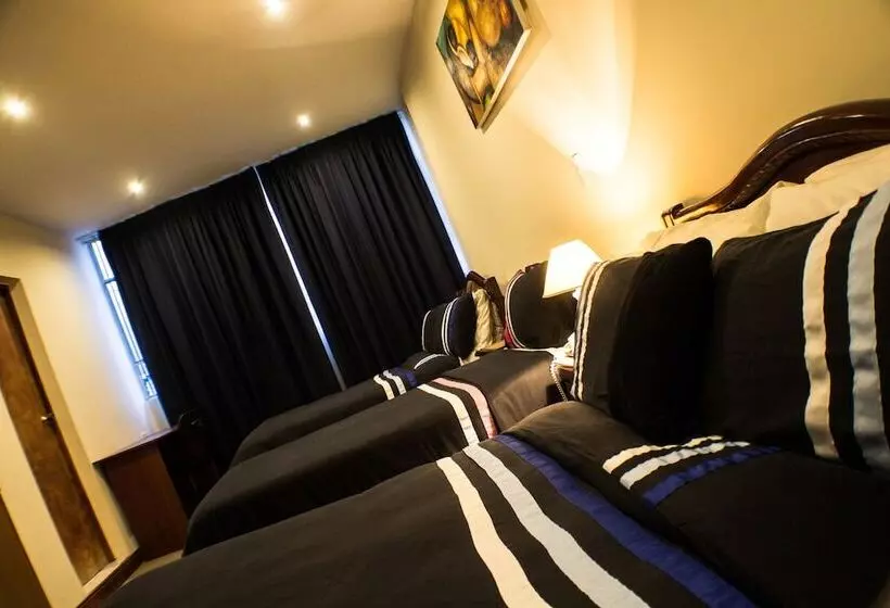 Charlies Place Hotel & Spa