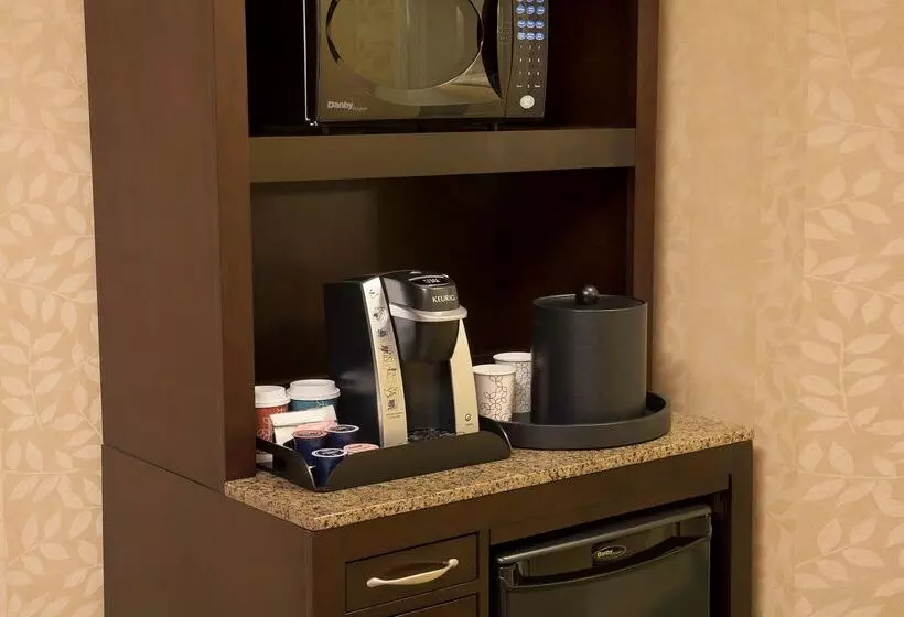 בית מלון כפרי Revery Toronto Downtown, Curio Collection By Hilton