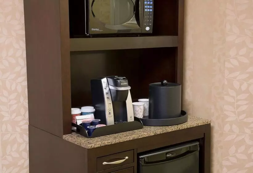 בית מלון כפרי Revery Toronto Downtown, Curio Collection By Hilton