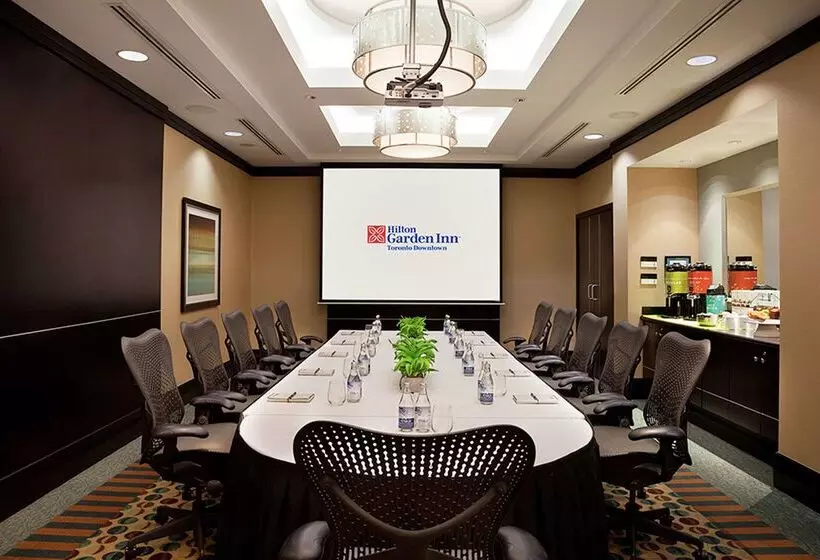 בית מלון כפרי Revery Toronto Downtown, Curio Collection By Hilton