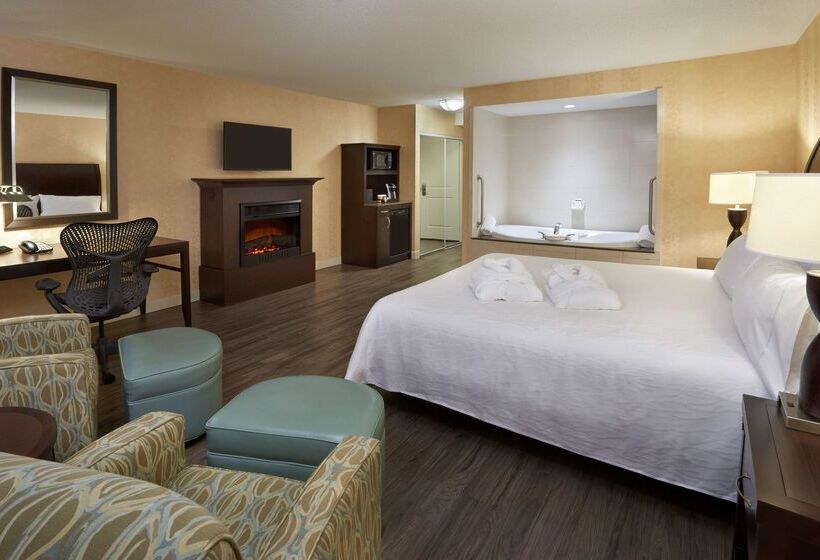 فندق Revery Toronto Downtown, Curio Collection By Hilton