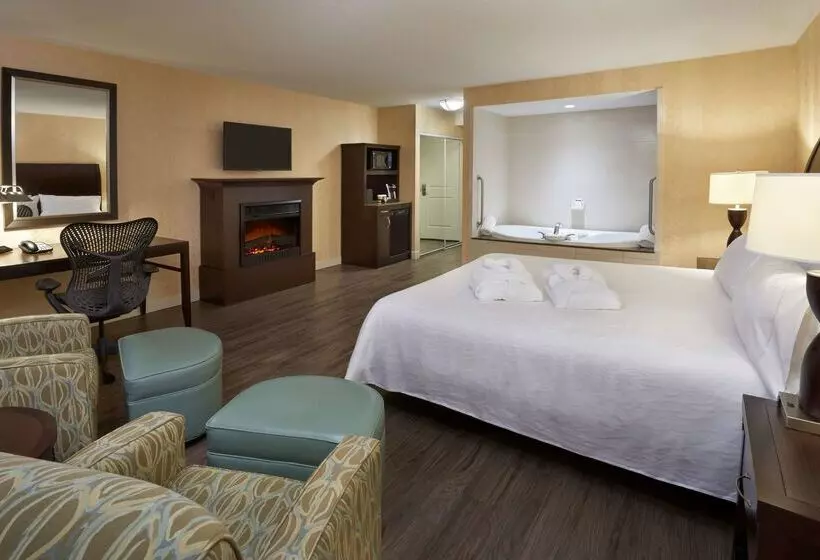 בית מלון כפרי Revery Toronto Downtown, Curio Collection By Hilton