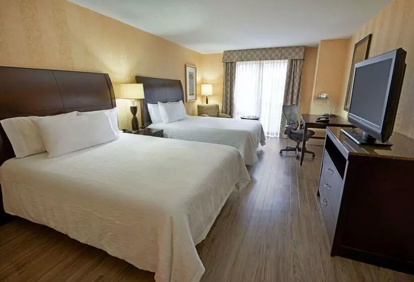 בית מלון כפרי Revery Toronto Downtown, Curio Collection By Hilton