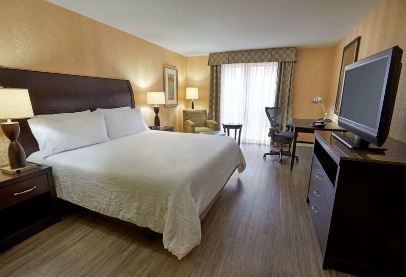 فندق Revery Toronto Downtown, Curio Collection By Hilton