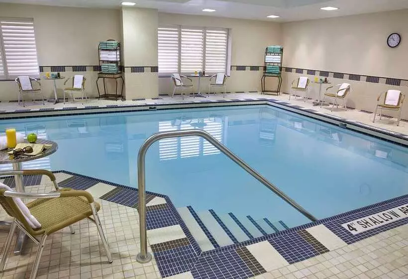 בית מלון כפרי Revery Toronto Downtown, Curio Collection By Hilton