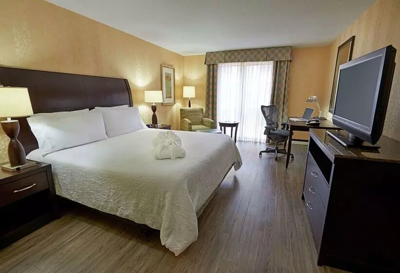 בית מלון כפרי Revery Toronto Downtown, Curio Collection By Hilton