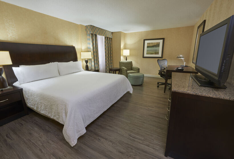 فندق Revery Toronto Downtown, Curio Collection By Hilton