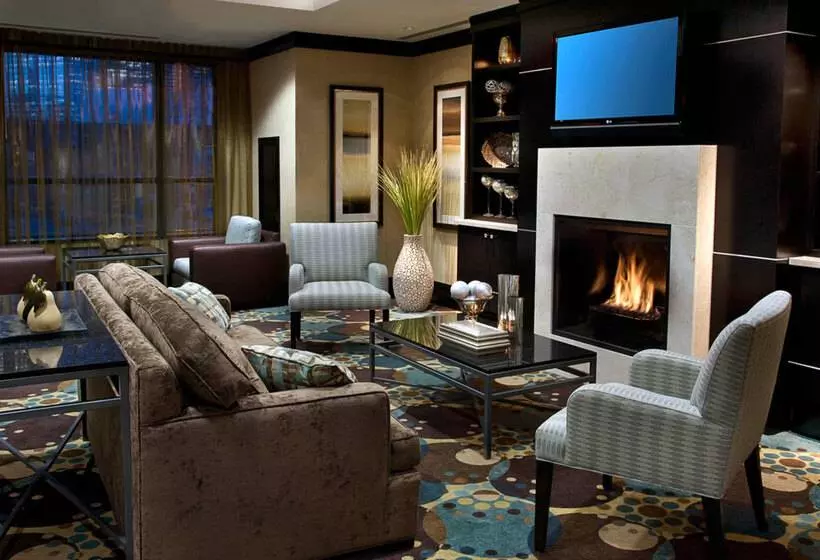 בית מלון כפרי Revery Toronto Downtown, Curio Collection By Hilton