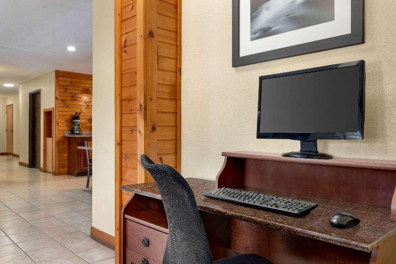 فندق Howard Johnson By Wyndham Pigeon Forge