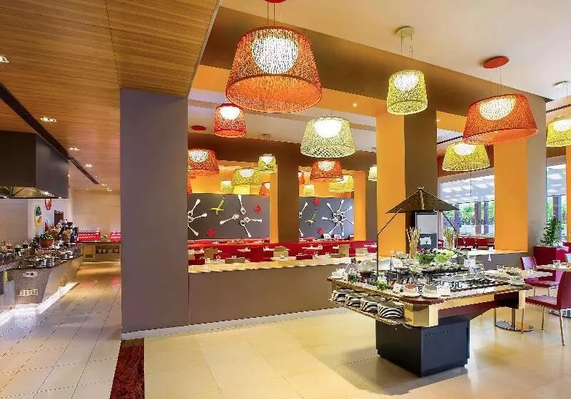 ホテル Ibis Gurgaon Golf Course Road, An Accor Brand