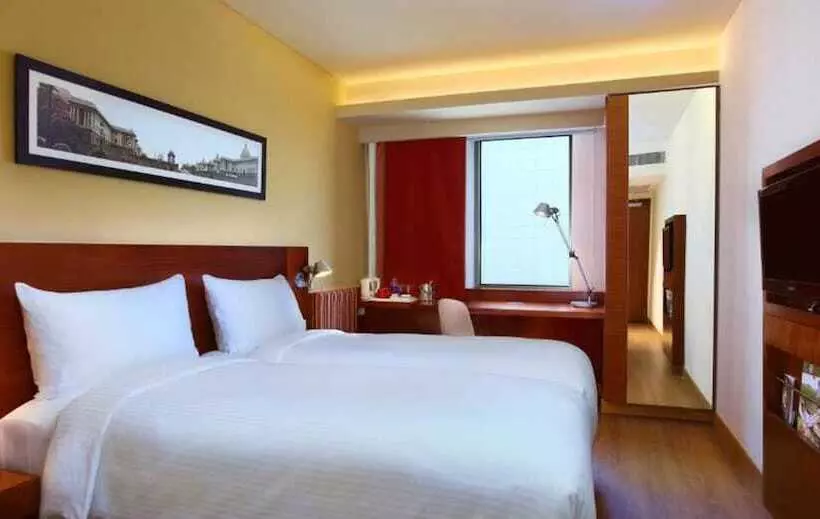 ホテル Ibis Gurgaon Golf Course Road, An Accor Brand