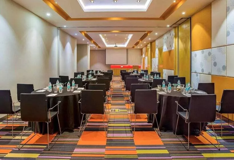 ホテル Ibis Gurgaon Golf Course Road, An Accor Brand