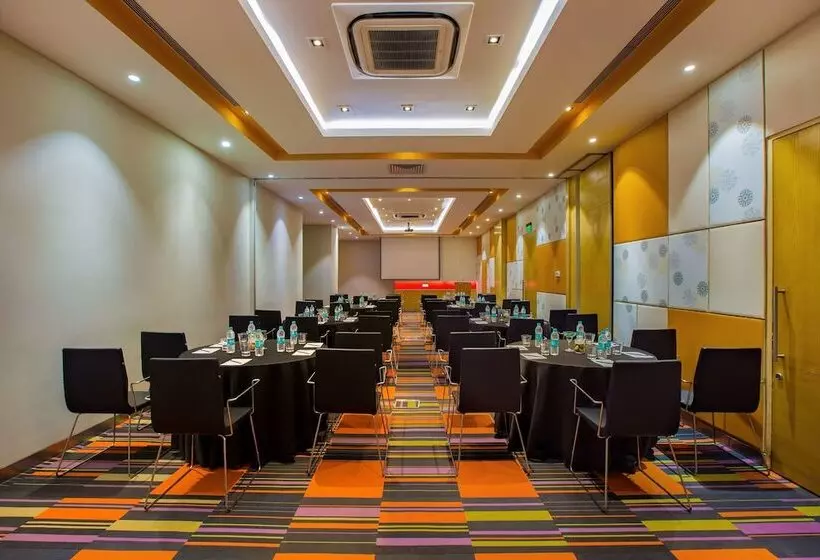 ホテル Ibis Gurgaon Golf Course Road, An Accor Brand
