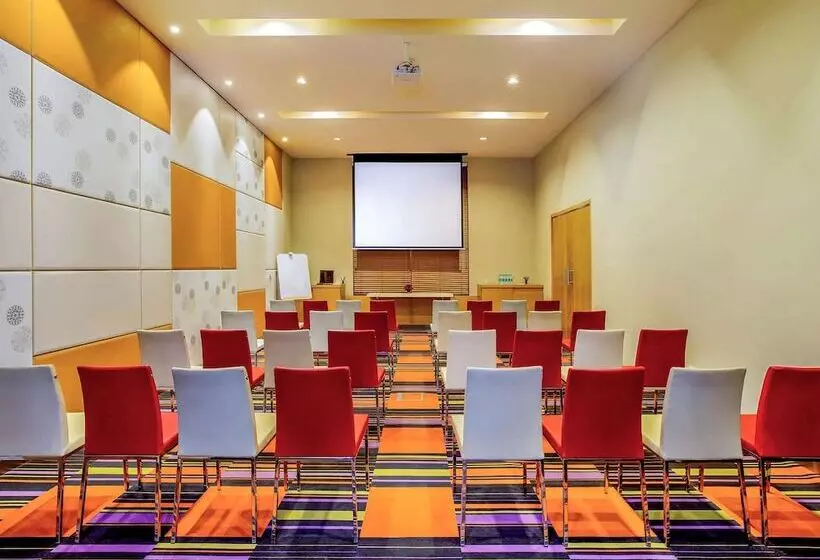 ホテル Ibis Gurgaon Golf Course Road, An Accor Brand