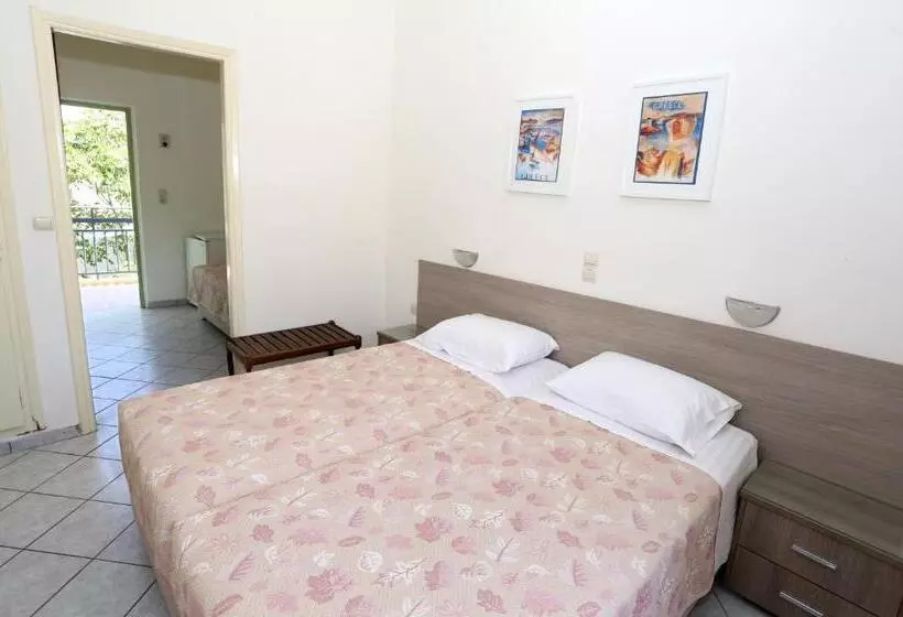 ホテル Karyatides