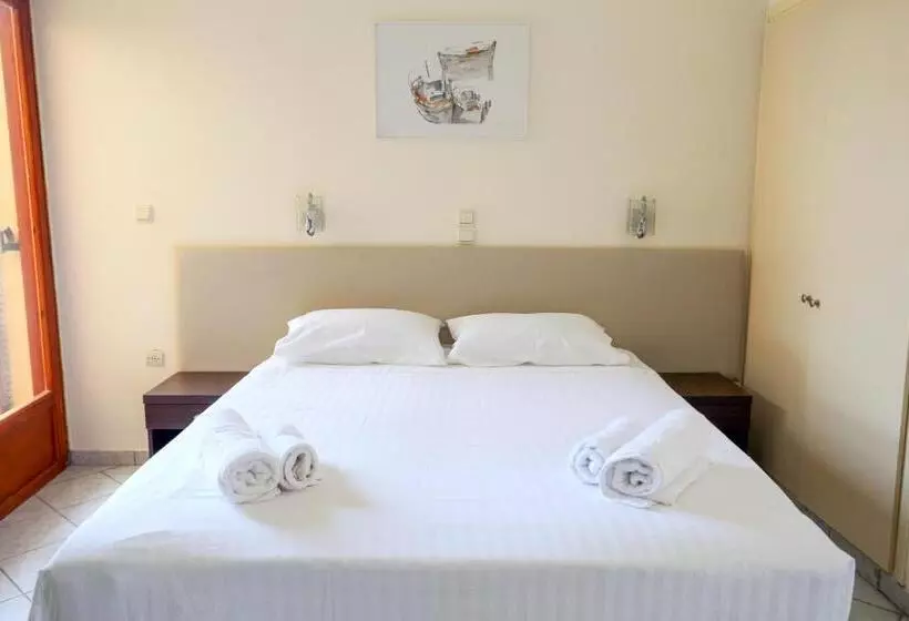 ホテル Karyatides