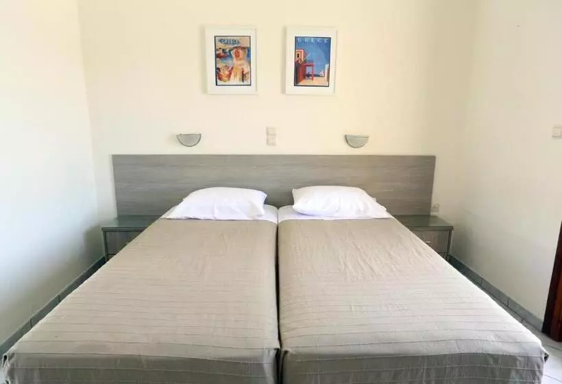 ホテル Karyatides