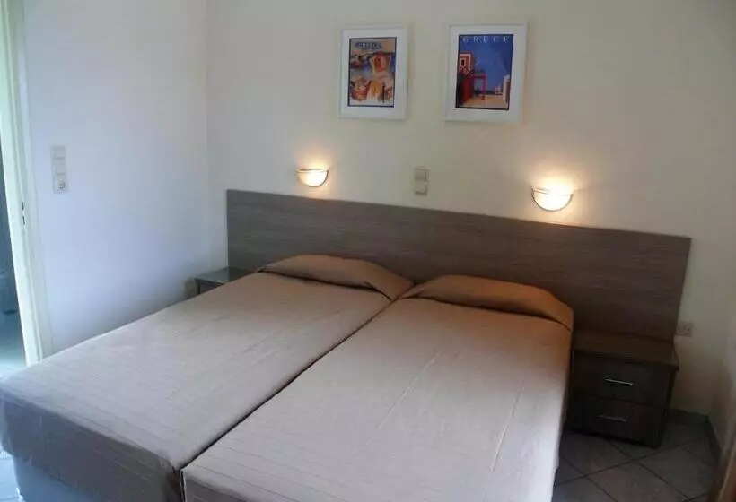 ホテル Karyatides