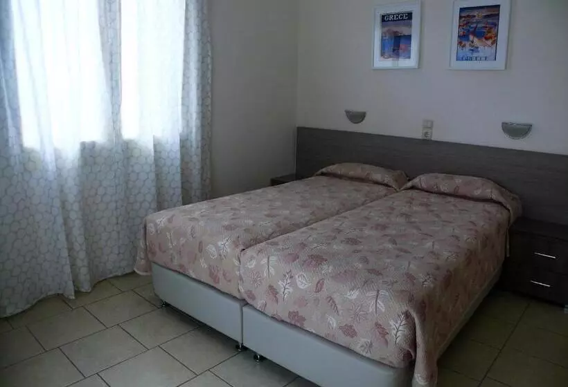 ホテル Karyatides