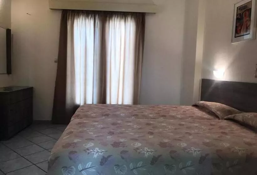 ホテル Karyatides