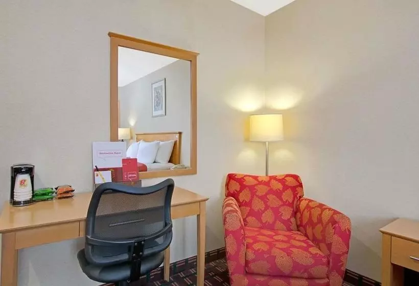 酒店 Knights Inn Jamaica