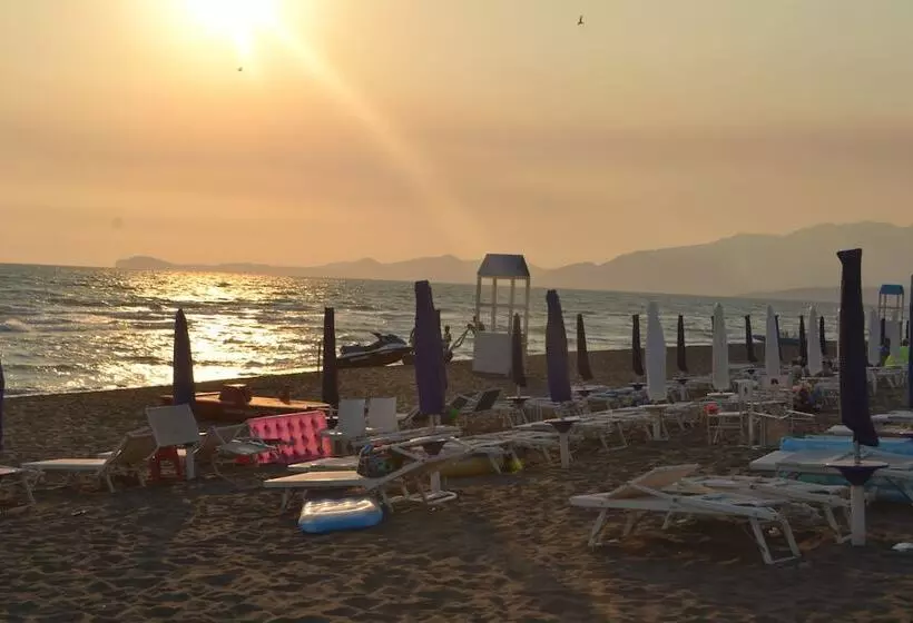 Отель La Serra Resort   Italy Village