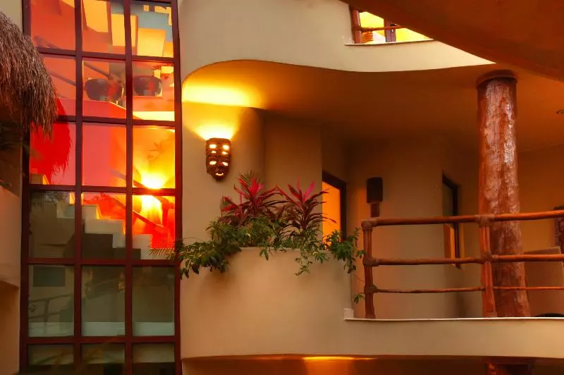 Maya Villa Condo Hotel And Beachclub