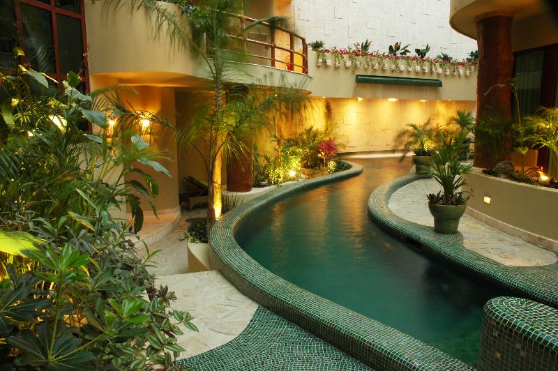 Maya Villa Condo Hotel And Beachclub